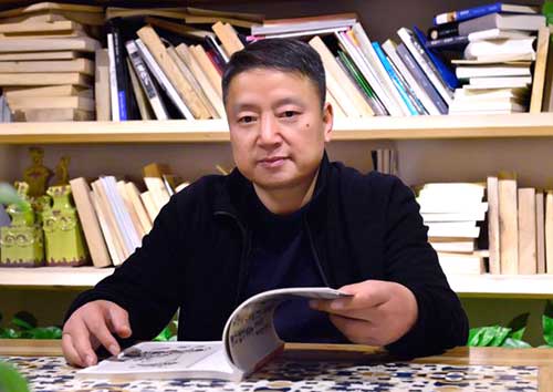 01孙建平在办公室500.jpg