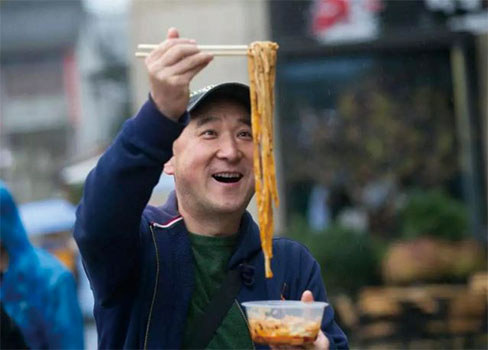 老班长吃凉皮488.jpg